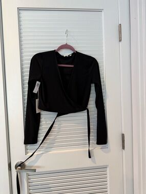 ARITZIA Wilfred Black Wrap Crop Top with Tie